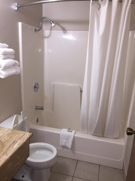 Lyons Inn Екстериор снимка