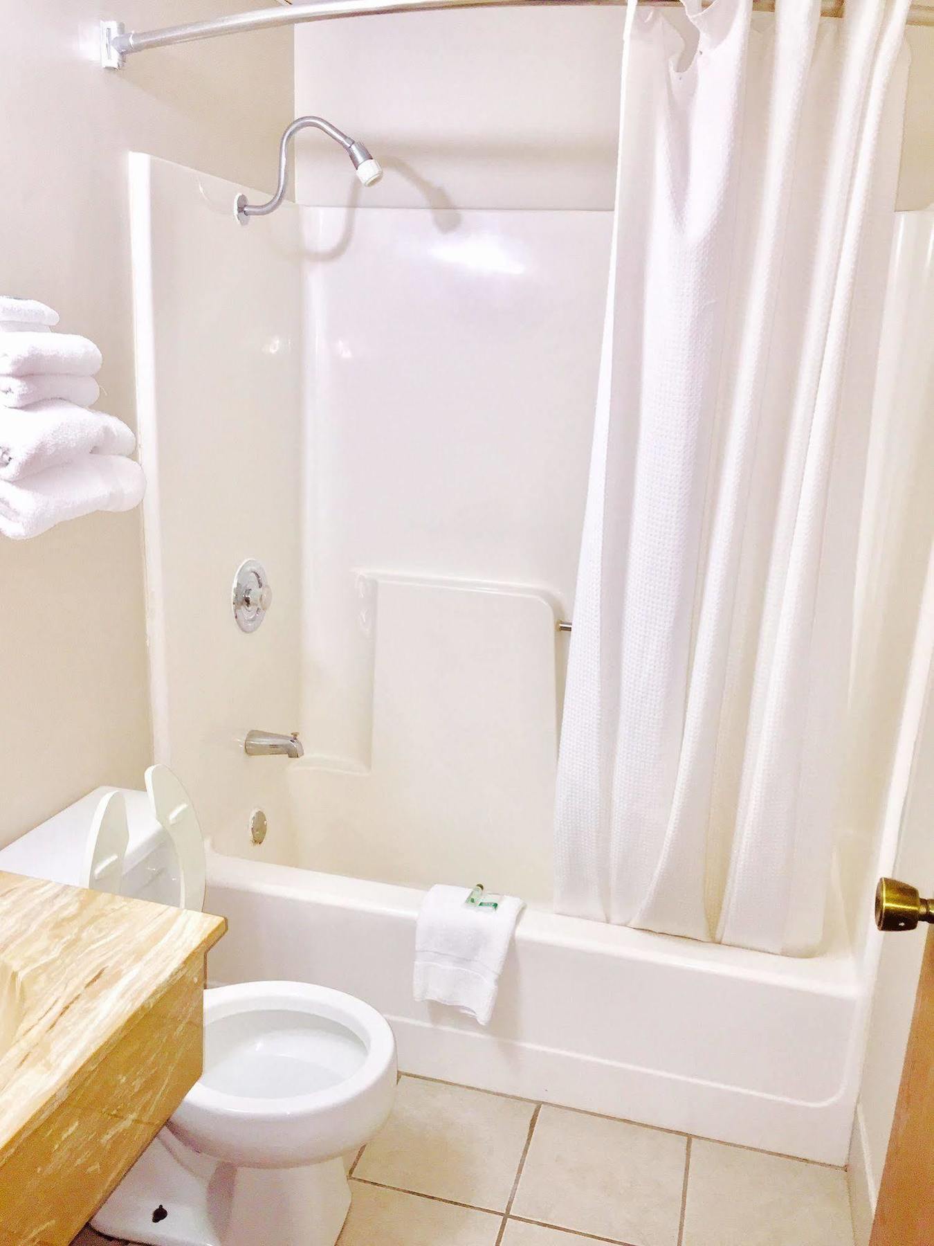 Lyons Inn Екстериор снимка