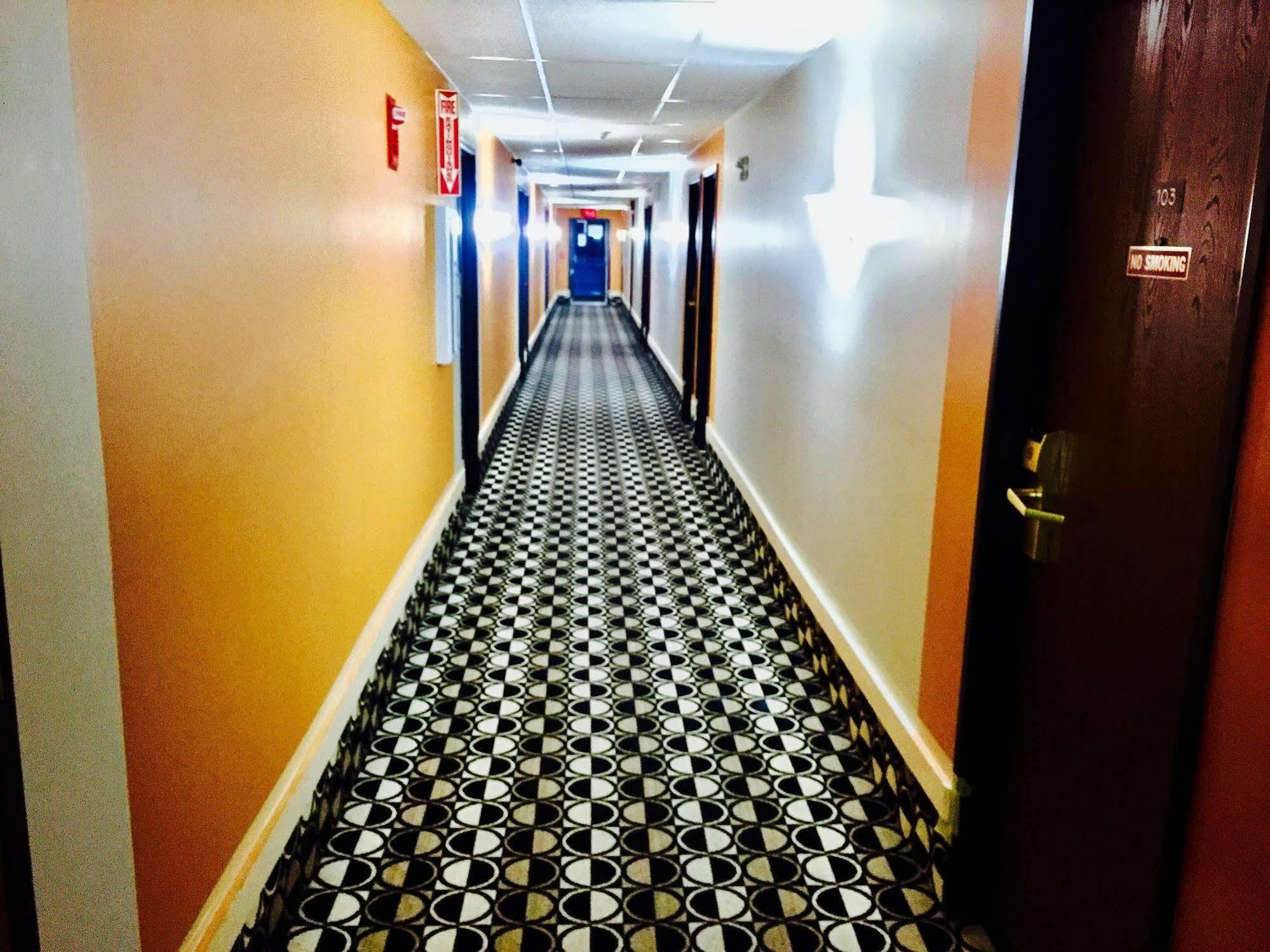 Lyons Inn Екстериор снимка
